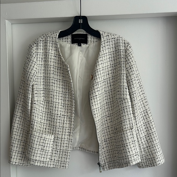 Banana Republic Jackets & Blazers - Banana Republic black and white blazer jacket